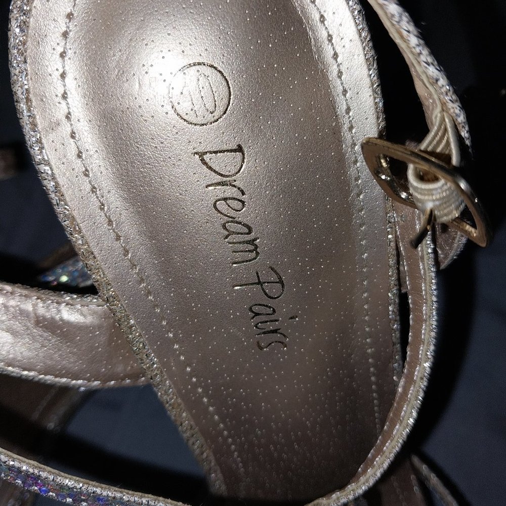 HEELS - Picture 2 of 3